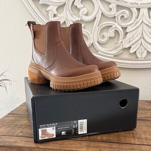 NWT and Box Sorel Ona Ave Chelsea Boot WP